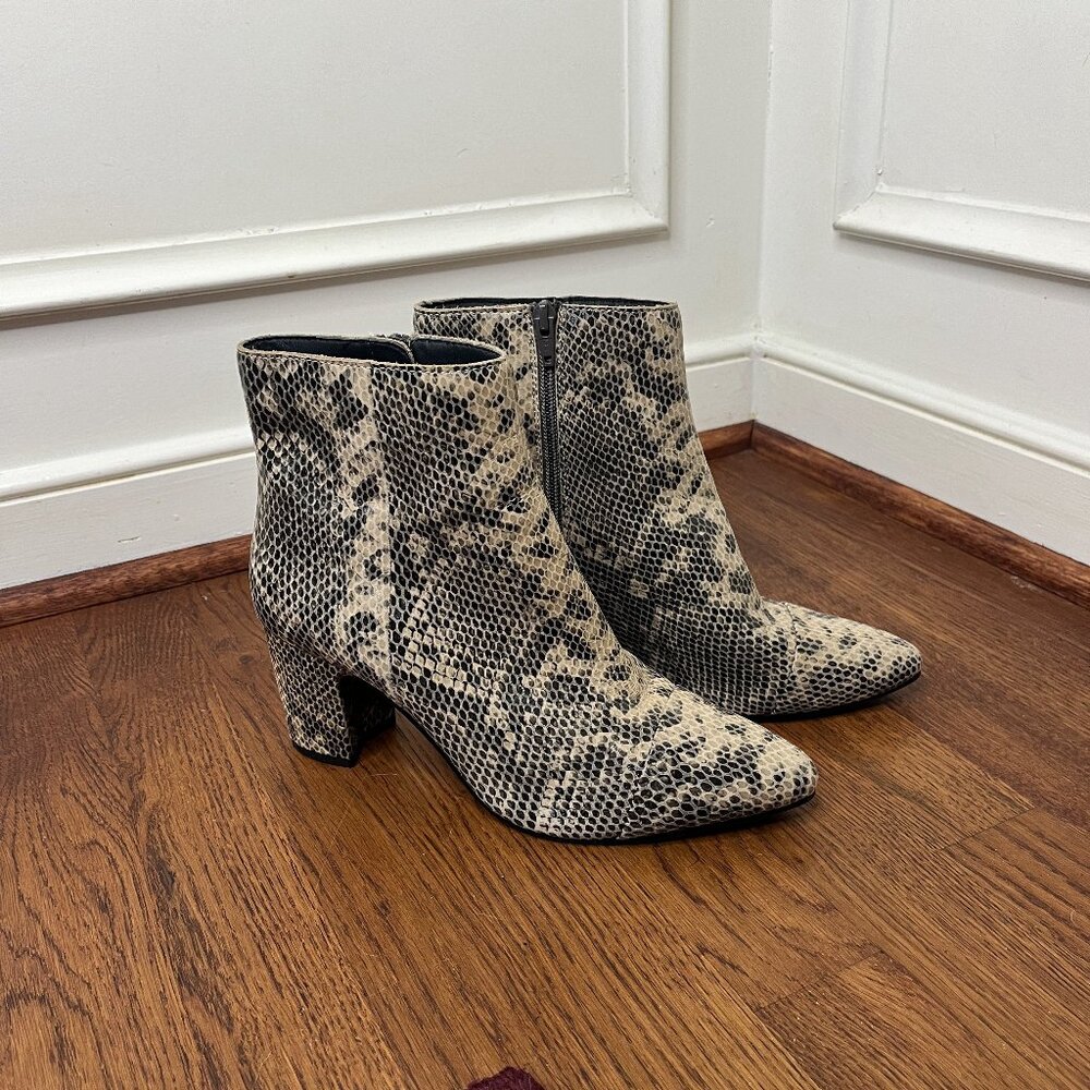 Seychelles Neutral snake skin heeled boots size 7.5‎